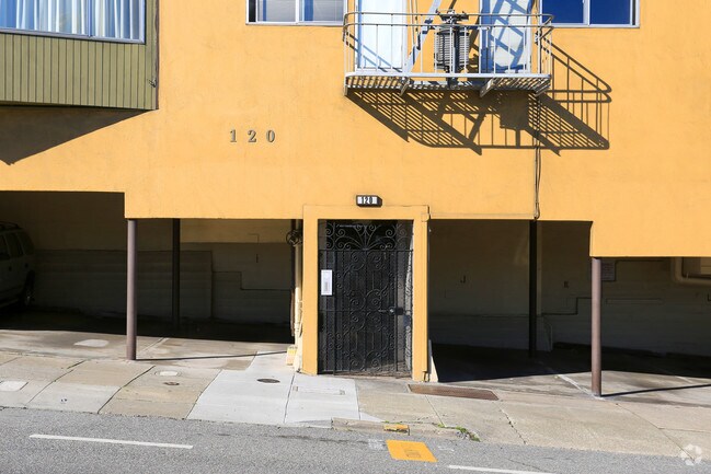 Building Photo - 120 Portola Dr