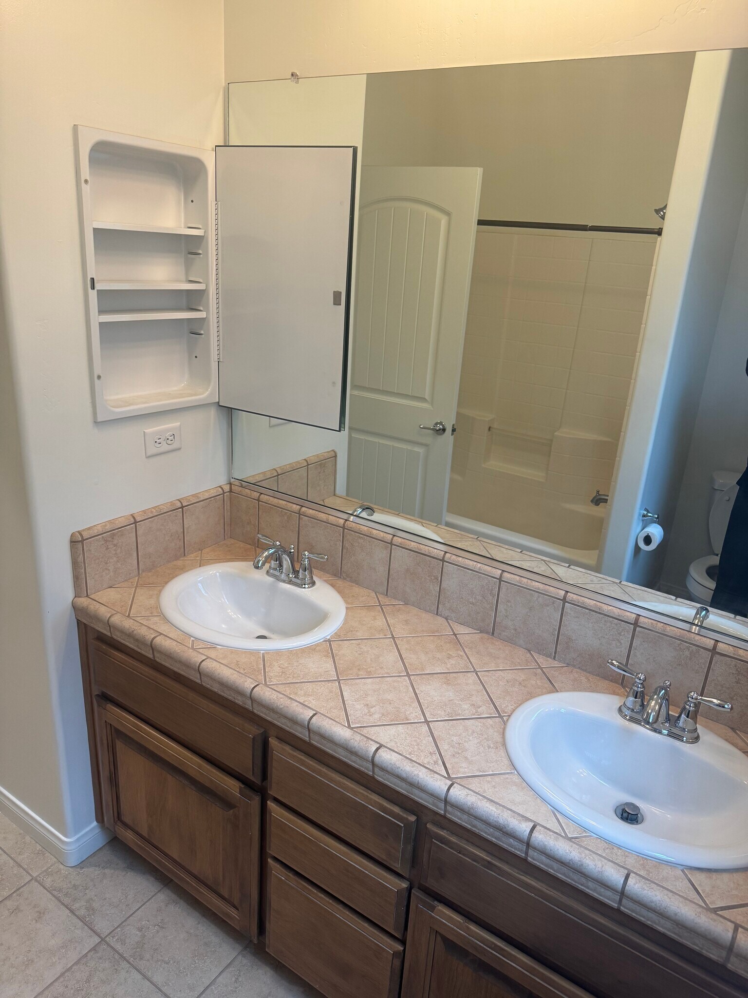 Building Photo - 9909 Swansboro Way
