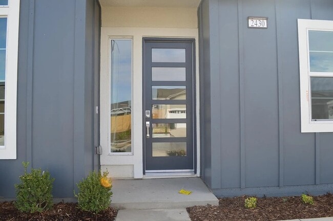 Building Photo - 2430 Bastidas Dr