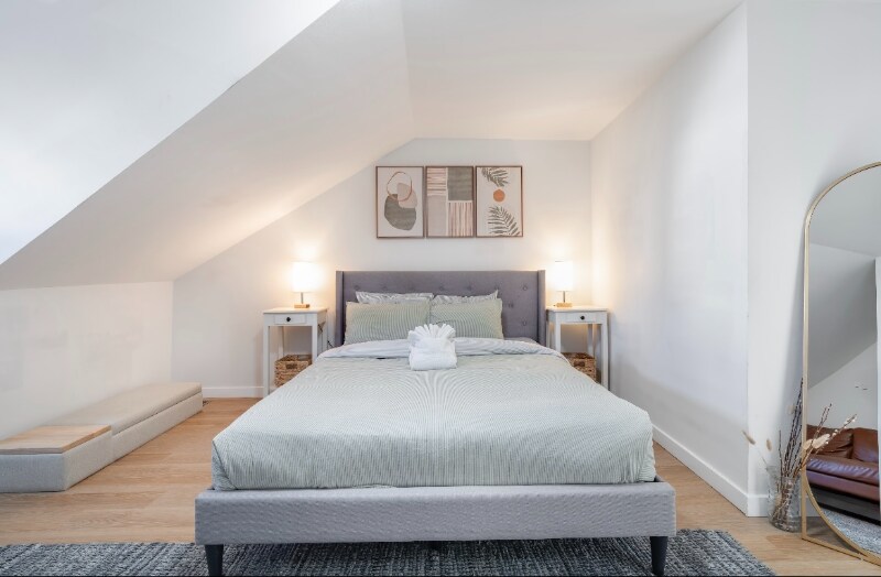 Building Photo - 12 W 52nd St