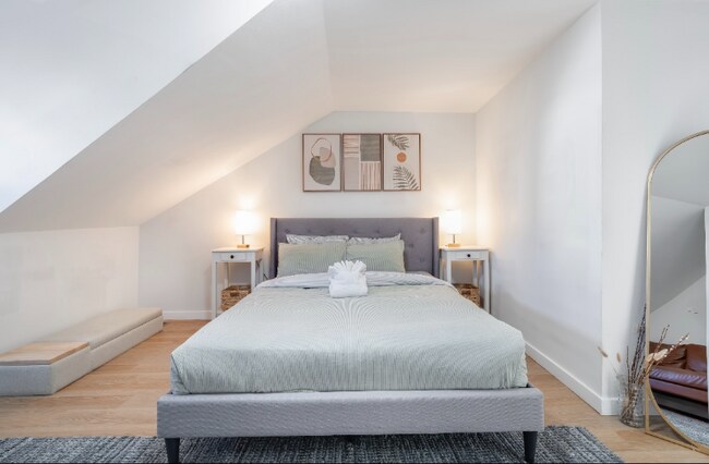 Building Photo - 12 W 52nd St