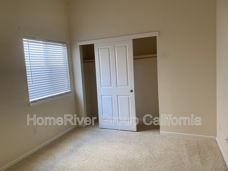 Building Photo - 2224 Bastona Dr