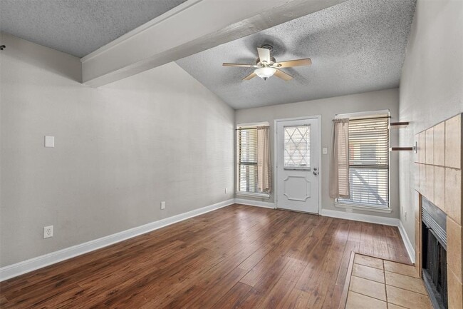 Building Photo - 806 W 24th St