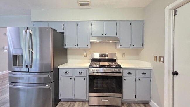 Building Photo - FOR RENT 2 bed 2 bath 1 car garage home.
