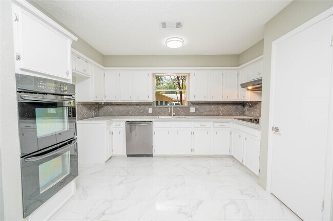 Building Photo - 201 S Ridgeway Dr