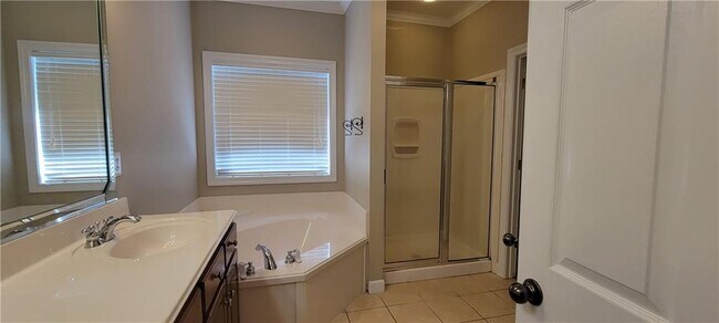 Building Photo - 6131 Venetian Way N
