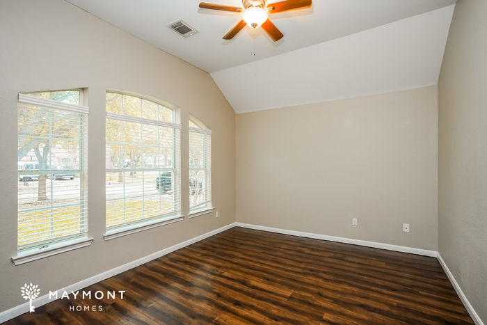 Building Photo - 207 Autumn Creek Ln