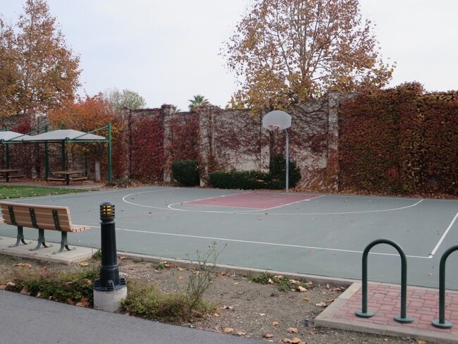 Building Photo - BEAUTIFUL & SPACIOUS 3 BEDROOM HOME IN MIL...