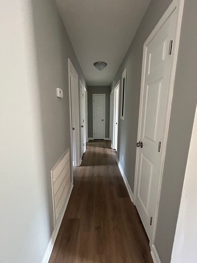 Building Photo - 2920 Lone Oak Rd