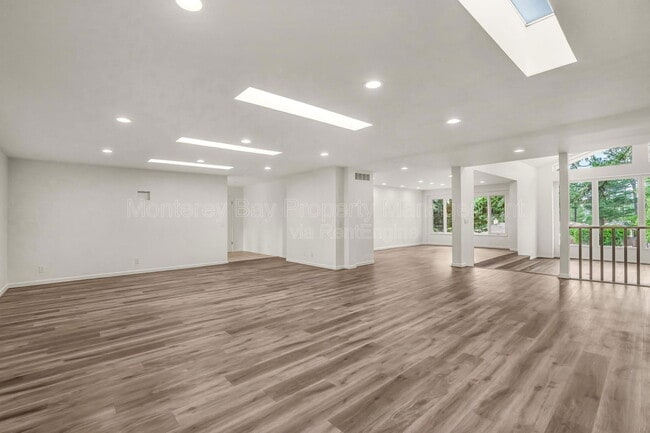 Building Photo - 4083 Sunset Ln