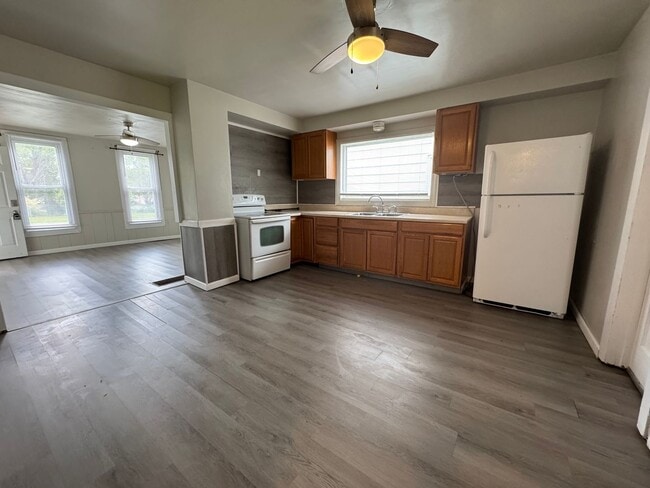 Building Photo - Room to Roam: Rent this 'Yardtastic' 2 Bed...