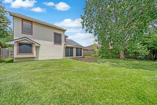 Building Photo - 3812 Redbud Dr