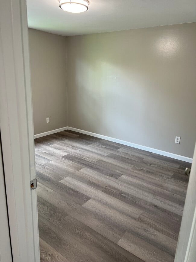 Building Photo - 7441 Farmstead Rd