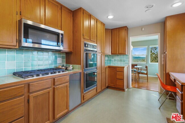 Building Photo - 1313 Corona Dr