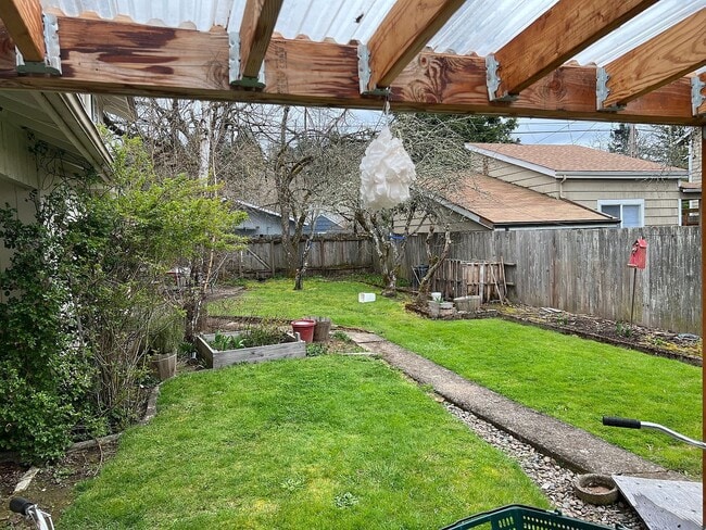 Building Photo - 2523 Kincaid St