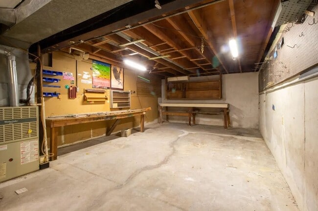 Building Photo - 4 Bedroom 3 Bathroom 2 Car Garage