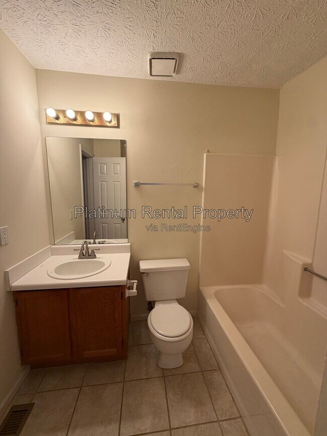 Building Photo - 6533 Meadow Rue Dr