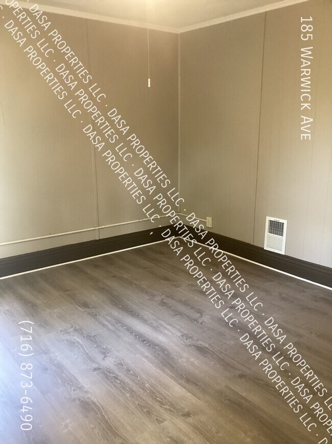 Building Photo - 185 Warwick - 5 Bed / 2 Bath