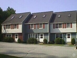 Building Photo - 3 bed 1/5 bath Townhome available 8/15/25