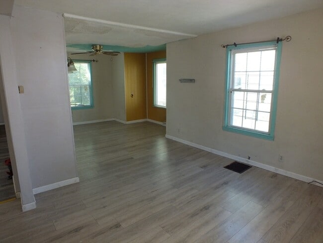 Building Photo - 241 Tyler St