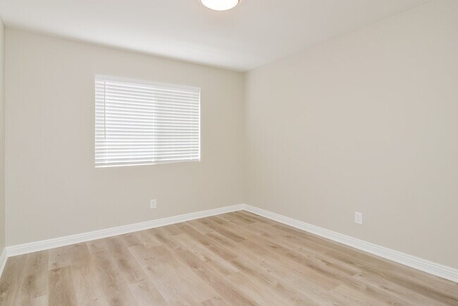 Building Photo - 312 Carole Little Ct