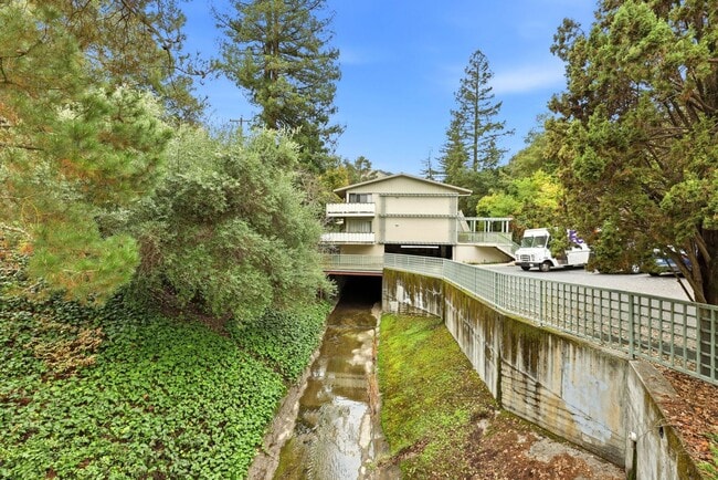 Building Photo - Elegantly Updated Apartment for Rent in Orinda