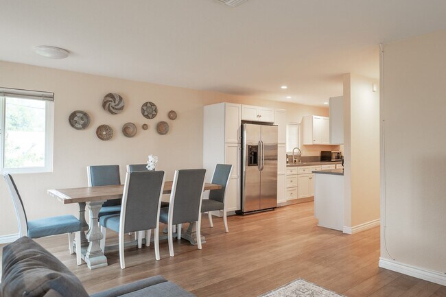Building Photo - Contemporary New home in Monrovia