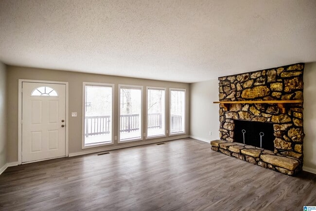 Building Photo - 21264 Royal Dr