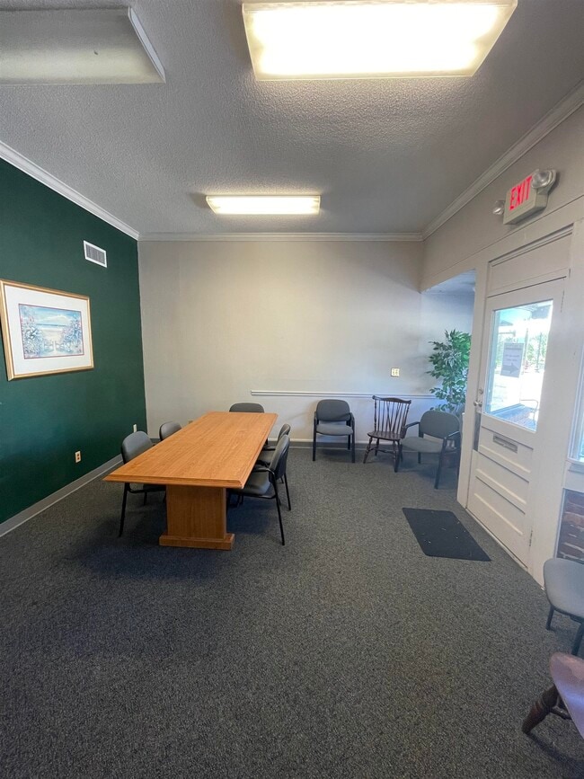 Building Photo - 105 W Main St