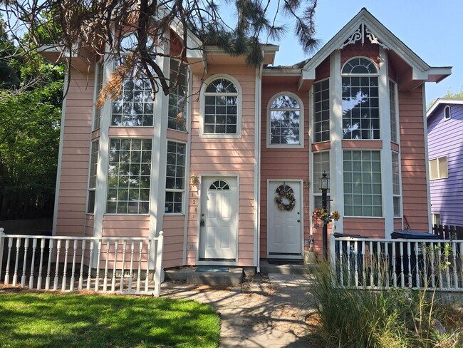 Building Photo - 131-1132-1134 Ogden Duplex, Bend