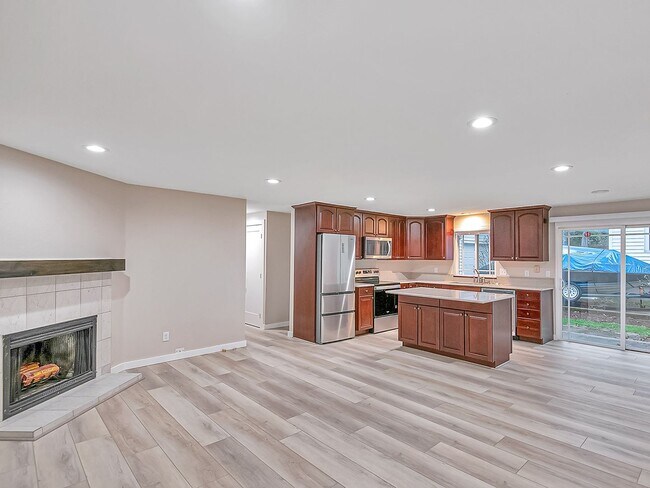 Building Photo - Coming soon! Remodeled 3-bdr/2-bath Overlook ranch w/ fireplace, excellent location