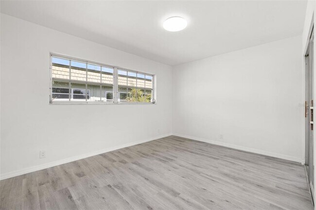 Building Photo - 1433 S Belcher Rd