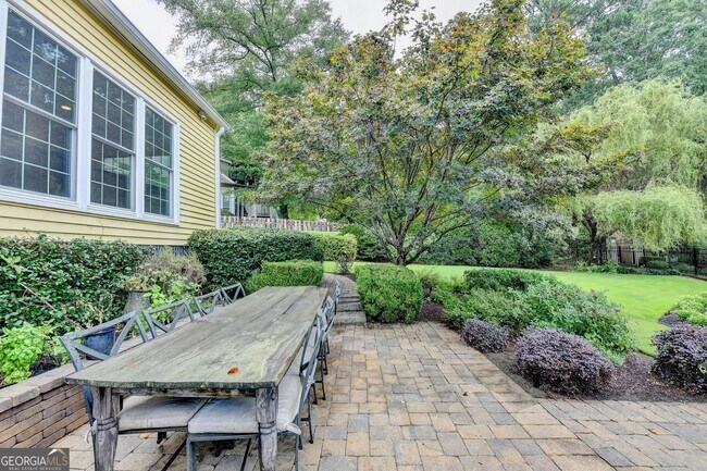 Building Photo - 2611 Briers N Dr