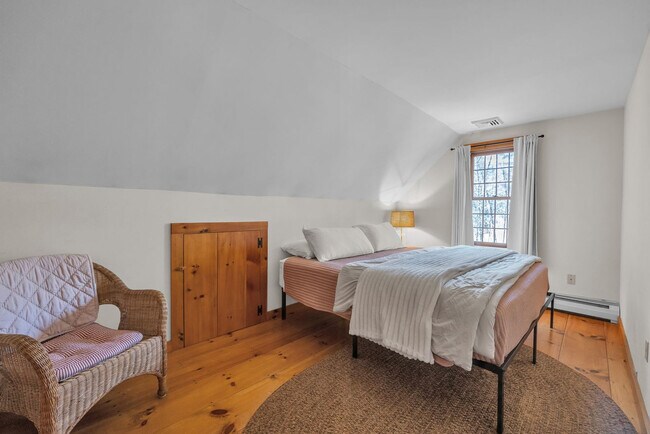 Building Photo - 73 Champeaux Rd