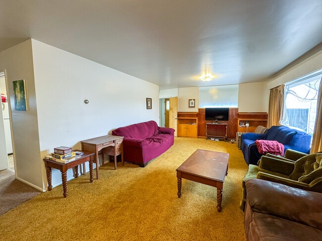 Building Photo - 845 E 820 N