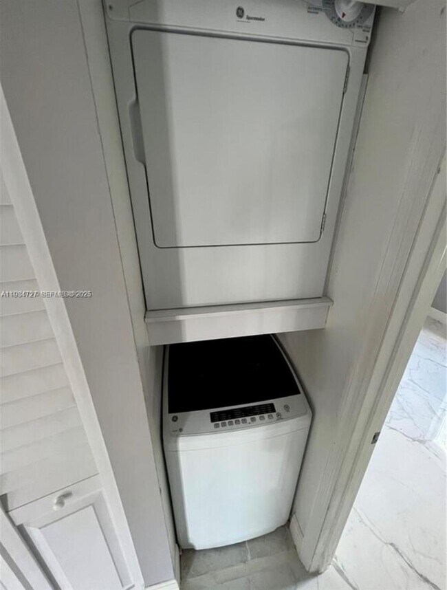 Building Photo - 511 NW 82nd Ave