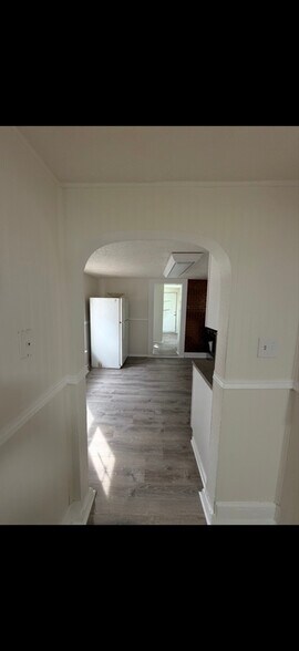 Building Photo - 191 Parkinson Ave