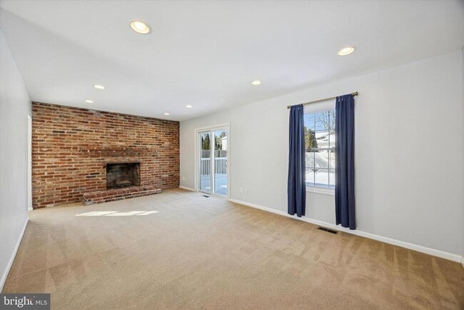 Building Photo - 318 Brentwood Ave