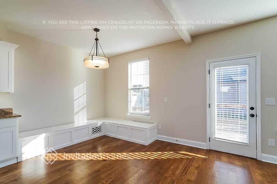 Building Photo - 725 Maylene Dr