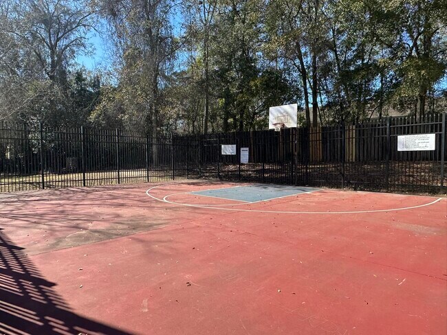 Building Photo - 2738 W Tharpe St