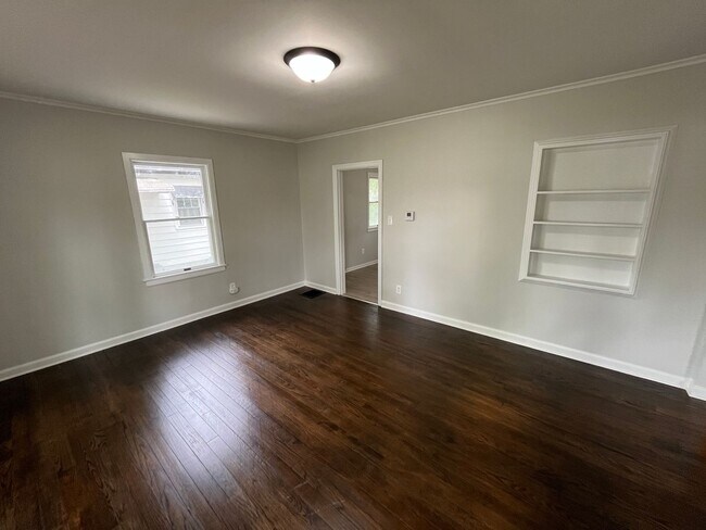 Building Photo - **REMODELED 2-BEDROOM HOUSE IN NORTH COLUMBUS!!**