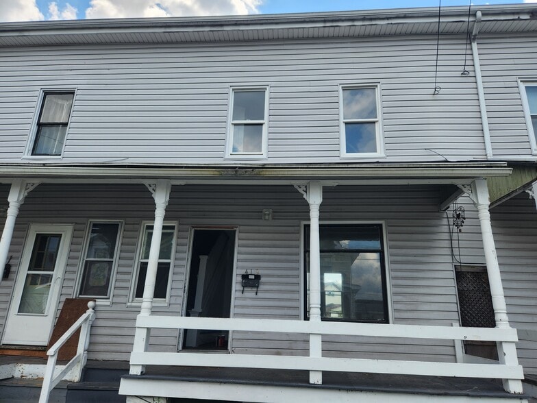 Building Photo - 413 25th St