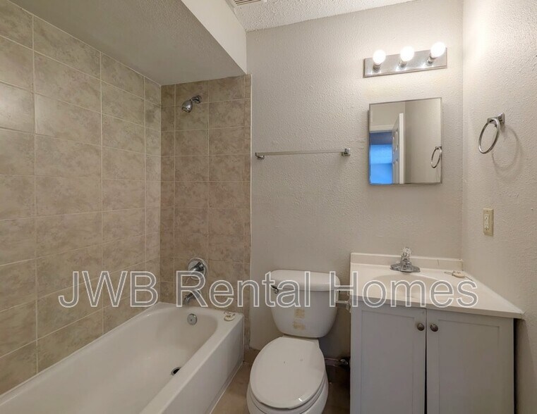 Building Photo - 2223 Eudine Dr W