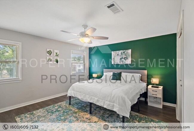 Building Photo - Cute & convenient