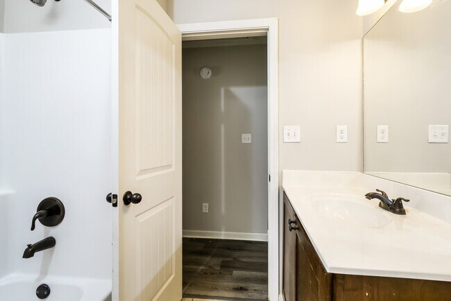 Building Photo - 1405 Shetland Dr