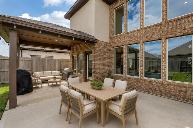 Building Photo - 11730 Twin Creeks Hill Dr