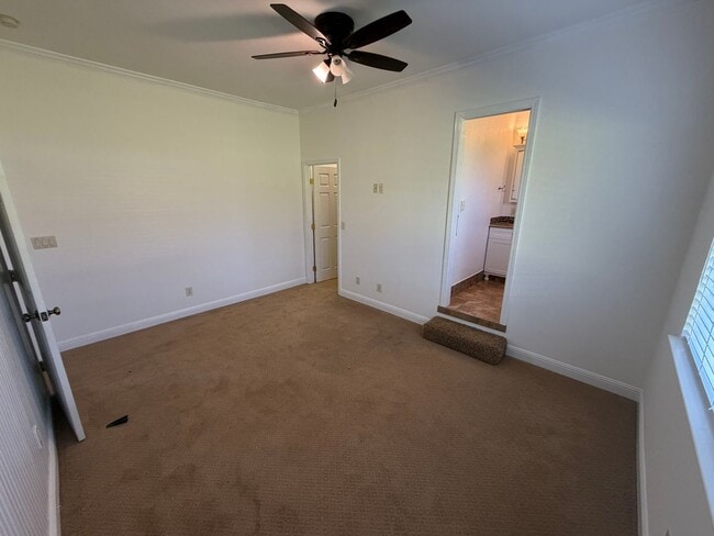 Building Photo - 2720 Larry Ln