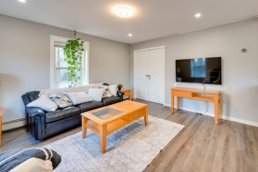 Living room - 29 Old Farms Rd