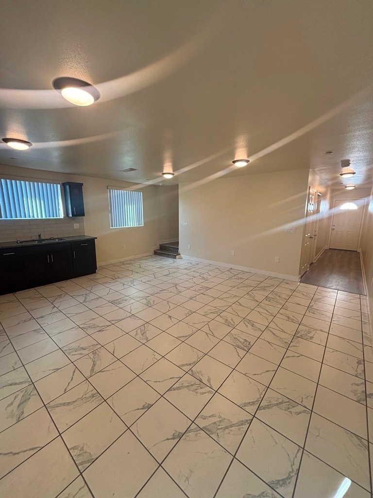 Building Photo - 630 1/2 W 79th St