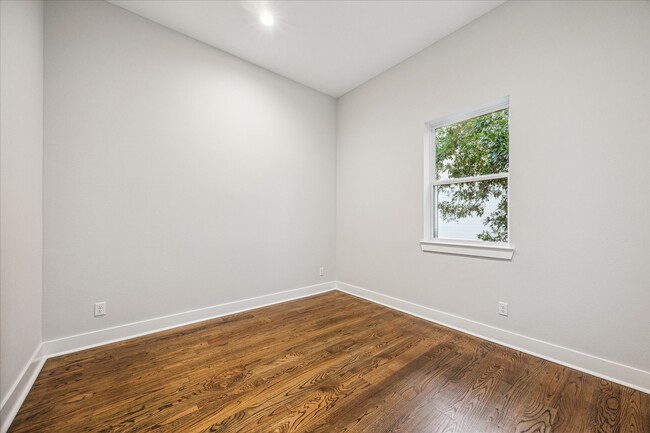 Building Photo - 1518 Houston Ave